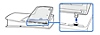 Seitenansicht einer PS5-Konsole, bei der die Kreisabdeckung entfernt wurde und das Laufwerk eingesetzt wird.