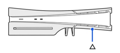 Vue latérale de la console PS5 avec le symbole PlayStation Family Mark orienté vers le haut et la touche d'alimentation face à vous. La façade Triangle se trouve en bas à droite.