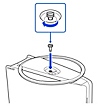 Image montrant le socle placé contre le dessous de la console avec les trous de vis alignés.