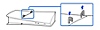 Vista laterale di una console PS5. Il tasto di accensione è rivolto verso di te e si trova sul lato destro. Le frecce indicano come rimuovere i piedini base orizzontale (corti) dalle coperture.
