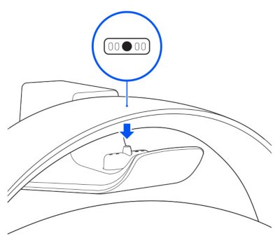 Vista ravvicinata delle cuffie con microfono collegate al gancio di ricarica. Illustrazione che mostra i connettori sul gancio che si inseriscono nei connettori di ricarica al centro dell'archetto.