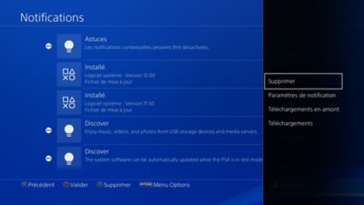 Écran des notifications de la PS4 avec une version du logiciel système en surbrillance à gauche et le menu Options avec Supprimer en surbrillance à droite.