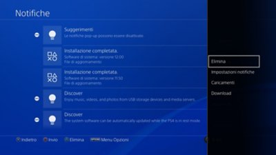 Schermata Notifiche di PS4 con una versione del software di sistema evidenziata sul lato sinistro e il menu Opzioni con la voce Elimina evidenziato sul lato destro.
