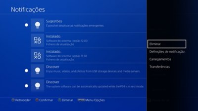 Ecrã notificações da PS4 com uma versão do software do sistema realçada do lado esquerdo e o menu Opções com a opção Eliminar realçada do lado direito.