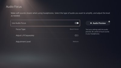 تعرض شاشة قائمة جهاز PS5 إعدادات تركيز الصوت. تشمل الخيارات "نوع التركيز"، و"ضبط اليسار/اليمين بشكل منفصل"، و"مستوى الضبط"، و"معاينة الصوت". 