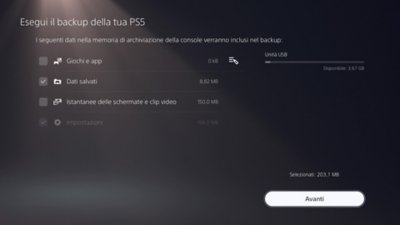 Schermata Esegui il backup della tua PS5 di PS5 con un elemento selezionato da un segno di spunta in una casella sul lato sinistro dello schermo e il tasto Avanti disponibile nella parte inferiore destra dello schermo.