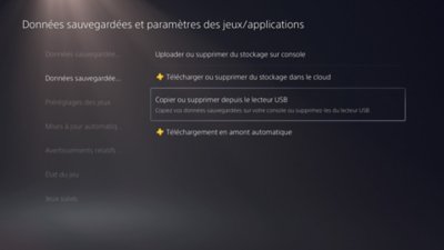 Écran Données sauvegardées et paramètres des jeux/applications sur PS5 avec l'option Données sauvegardées (PS4) sélectionnée sur le côté gauche de l'écran, et Copier sur le lecteur USB ou Supprimer du lecteur USB en surbrillance sur le côté droit de l'écran.