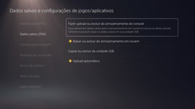 Tela de Dados salvos e configurações de jogos/aplicativos do PS5 com a opção Dados salvos (PS4) selecionada no lado esquerdo da tela e Fazer upload ou Excluir do armazenamento do console realçado no lado direito da tela.