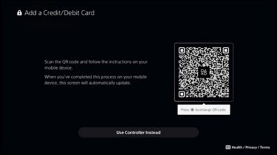 PS5 scherm 'Een creditcard/betaalkaart toevoegen' met een scanbare QR-code, of een knop op het systeem.