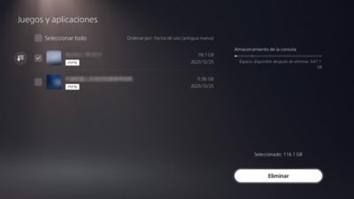 Pantalla “Juegos y aplicaciones” de PS5, con un elemento indicado como seleccionado mediante una marca de verificación en una casilla del lado izquierdo de la pantalla y el botón Eliminar disponible en la parte inferior derecha de la pantalla.