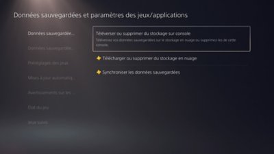 Écran Données sauvegardées et paramètres des jeux/applications. Données sauvegardées (PS5) ou Données sauvegardées (PS4) sélectionnées avec l'option Uploader ou supprimer du stockage sur console en surbrillance dans le menu de droite.