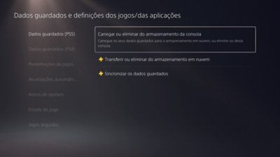 Ecrã Dados guardados e definições dos jogos/das aplicações. Seleciona Dados guardados (na PS5) ou Dados guardados (na PS4) com a opção Carregar ou eliminar do armazenamento da consola realçada no menu do lado direito.