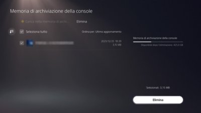 Schermata Memoria di archiviazione della console PS5, con un elemento selezionato da un segno di spunta in una casella sul lato sinistro dello schermo e il tasto Elimina disponibile nella parte inferiore destra dello schermo.