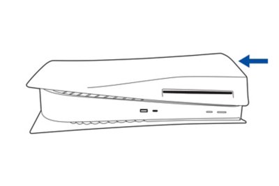 Vista lateral de la consola PS5. Una flecha que indica que la cubierta inferior se desliza sobre la consola de derecha a izquierda.