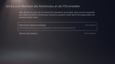Bildschirm "Zeit bis zum Aktivieren des Ruhemodus an der PS5 einstellen", wobei die Option "Während der Medienwiedergabe – Nach 4 Stunden" hervorgehoben ist.
