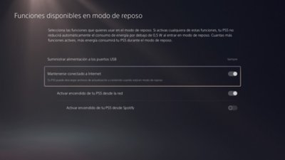 Pantalla Funciones disponibles en modo de reposo de PS5 con la opción Mantenerse conectado a Internet resaltada y activada.