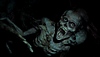 Captura de ecrã de dark pictures switchback vr que mostra uma criatura esquelética com um maxilar alargado a atirar-se à câmara