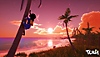 Tchia – snímka obrazovky s hlavnou postavou šplhajúcou sa na strom s krásnym západom slnka v pozadí