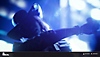 The Finals – zrzut ekranu przedstawiający sylwetkę stylowego uczestnika cieszącego się z bycia w świetle jupiterów.