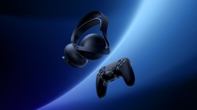 多款午夜黑PlayStation周边设备与外设，蓝色背景。
