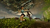 Tomb Raider I-III Remastered – Screenshot, der Lara Croft vor einem Wolf fliehend zeigt.