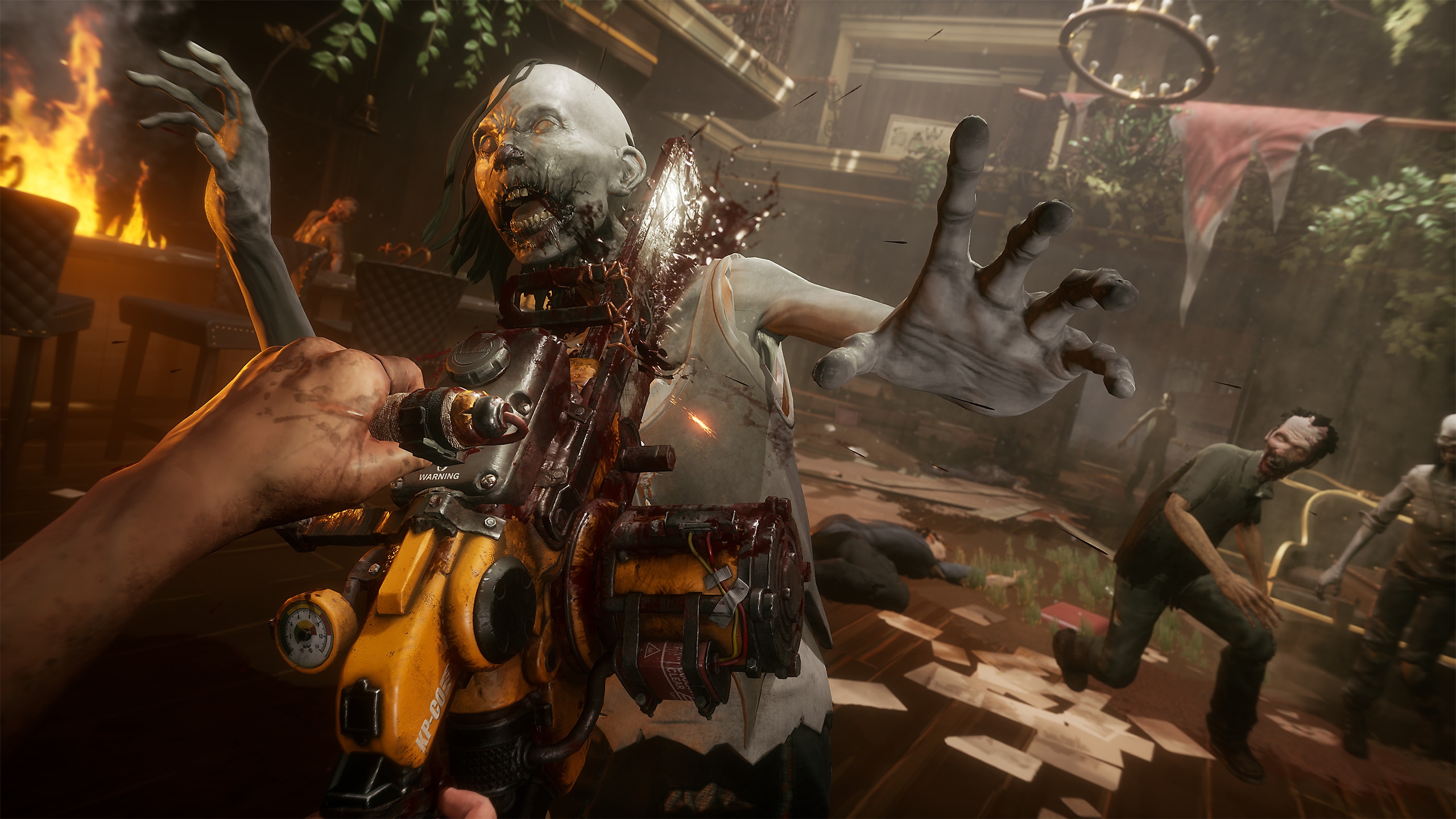 TWDSS Chapter 2 Retribution – Screenshot eines Zombies, der mit einer Kettensäge erledigt wird