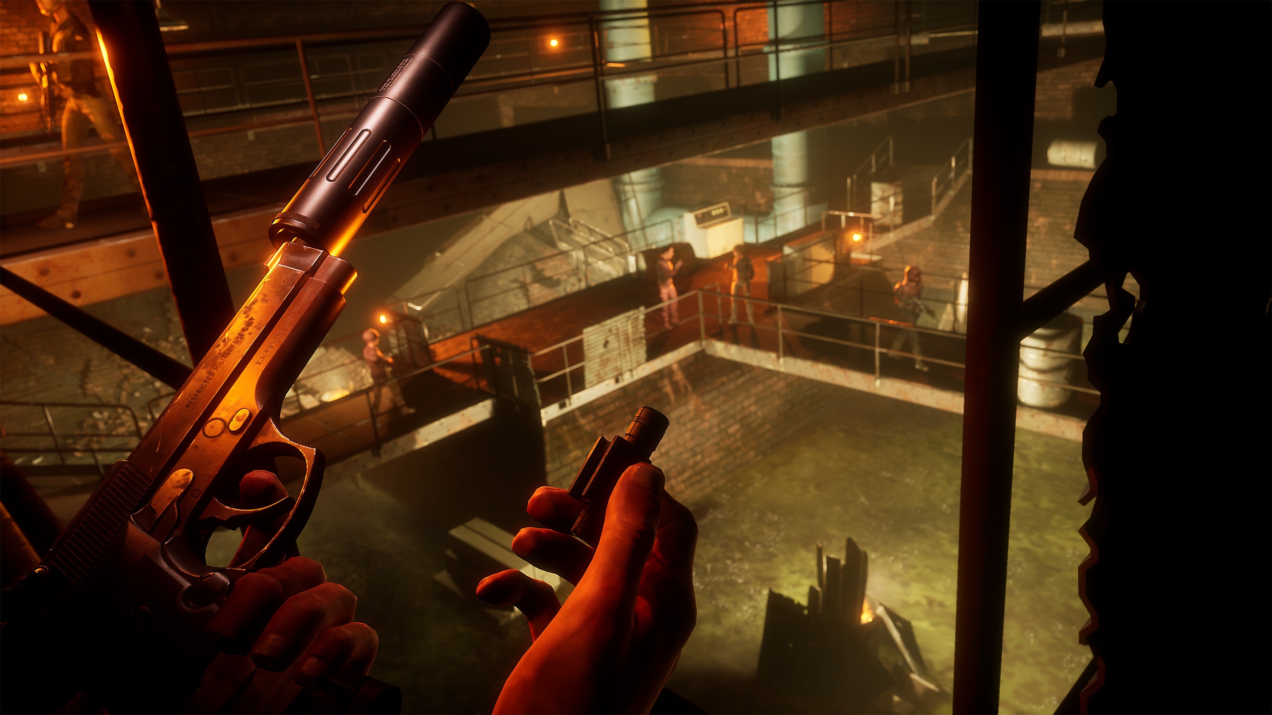 TWDSS Chapter 2 Retribution -pelin kuvakaappaus ensimmäisen persoonan näkymästä, jossa näkyy vaimennettu pistooli