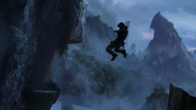 لقطة شاشة من Uncharted 4 تعرض "ناثان" يقفز عبر هوة إلى الحافة الصخرية التالية