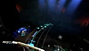 《Unplugged: Air Guitar》螢幕截圖顯示玩家的畫面，往下看著吉他以及要彈奏的音符朝他們而來