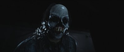 Until Dawn screenshot showing someone in a spooky clown-like mask