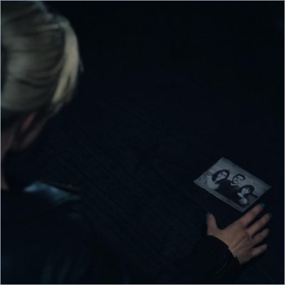 Until Dawn – kuvakaappaus, joka edustaa pelissä saatavilla olevia johtolankoja