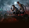 Vampire: The Masquerade – Bloodhunt – grafika banneru zobrazujúca dvoch upírov sediacich na streche