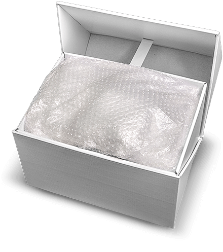 коробка с надежно размещенной гарнитурой и дополнительными упаковочными материалами
