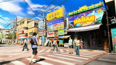 Captura de pantalla de Yakuza Kiwami 3 y Dark Ties que muestra una escena callejera de Okinawa